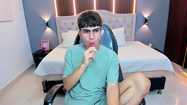 Tommy18   online show from May 10, 4:36 am