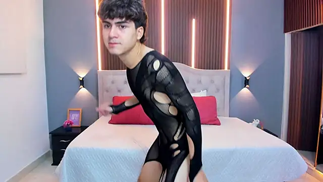Tommy18   online show from April 29, 3:33 am