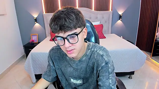 Tommy18   online show from May 5, 3:41 am
