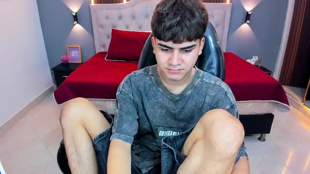 Tommy18   online show from May 13, 3:36 am