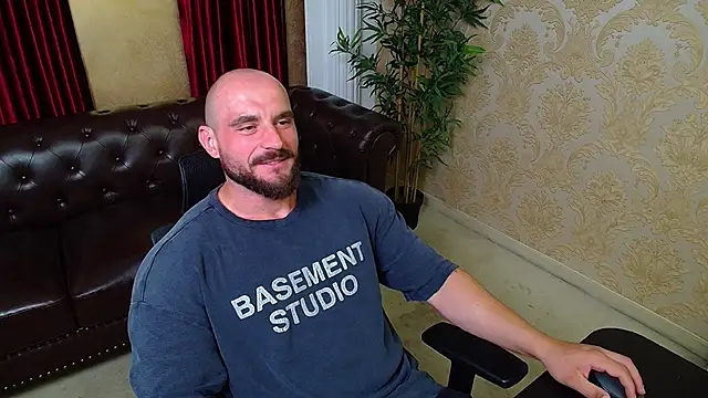 AdamJamesonn online show from August 9, 5:57 am