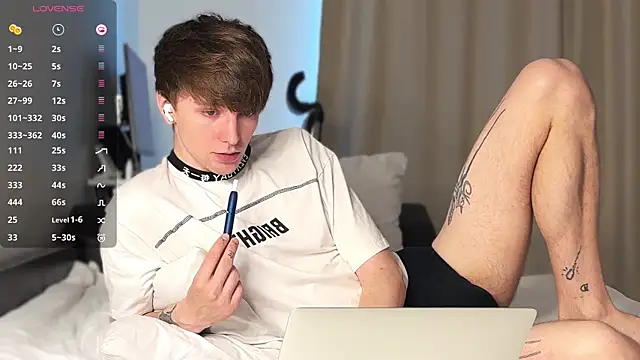 Calvin Polanski online show from May 13, 5:04 am