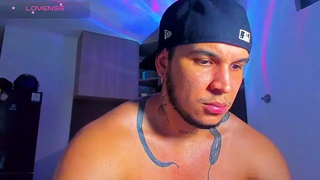 austinoficial online show from May 2, 11:07 pm