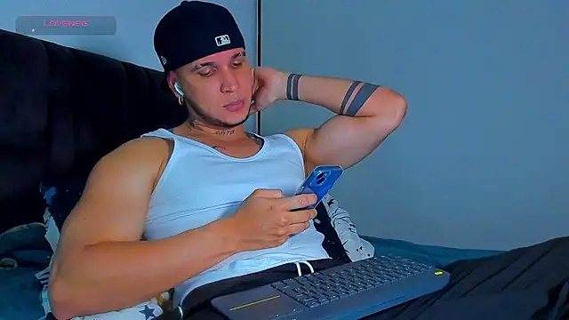 austinoficial online show from May 11, 12:45 am