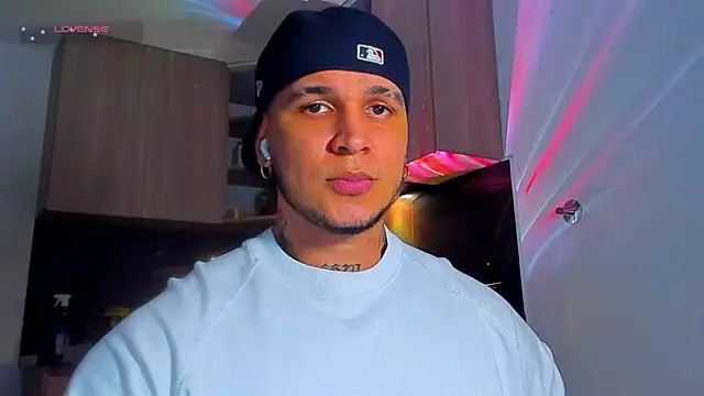 austinoficial online show from May 11, 11:24 pm