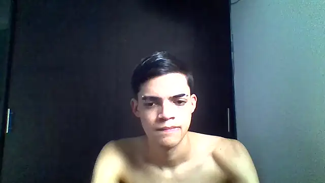 Latinos 2001 online show from May 17, 10:39 pm