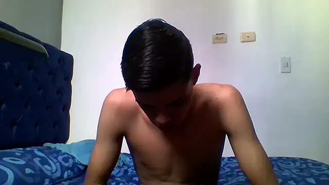 Latinos 2001 online show from May 12, 6:49 pm