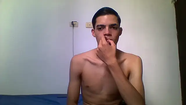 Latinos 2001 online show from June 11, 2:26 pm