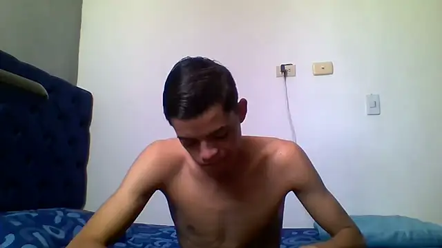 Latinos 2001 online show from May 16, 3:43 pm