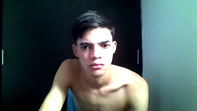 Latinos 2001 online show from May 19, 3:51 pm