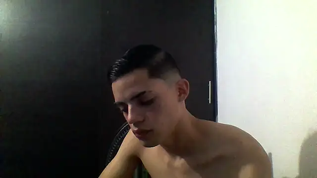Latinos 2001 online show from May 9, 3:51 am