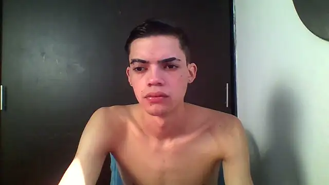 Latinos 2001 online show from July 1, 2:07 pm