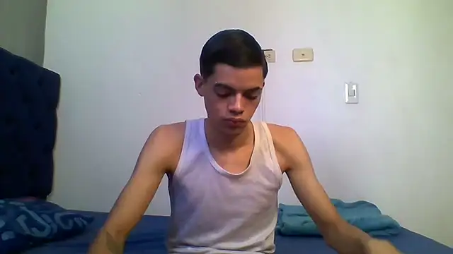 Latinos 2001 online show from June 20, 1:49 pm