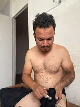 paullliliu online show from May 6, 12:33 am