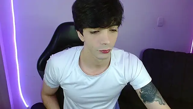 H3ll B0I online show from May 14, 5:16 am