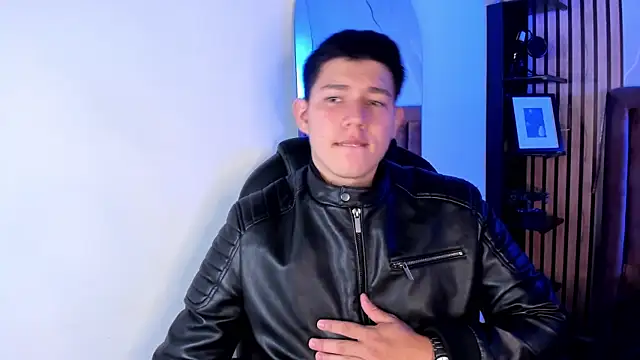JamesCr  online show from May 20, 12:44 pm