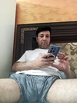 innocentboy1987 online show from May 18, 9:37 am