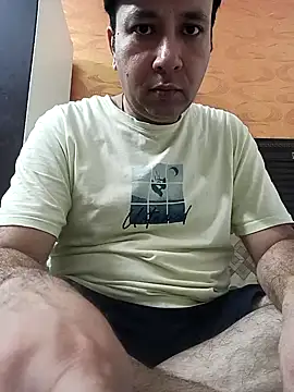 innocentboy1987 online show from May 15, 4:37 pm