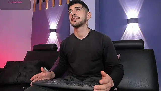 AlejandroStormm online show from June 21, 7:03 am