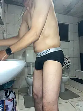 rogerdik76 online show from May 10, 9:49 pm