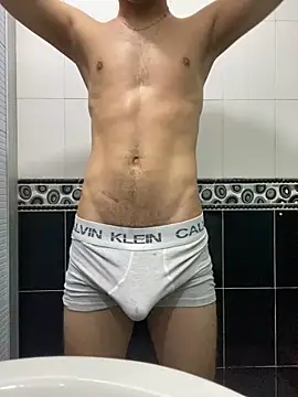 18 ALExxx online show from May 1, 8:33 pm