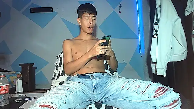 dareck 18 online show from May 5, 9:48 pm