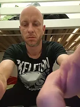 svenpfeifer online show from May 9, 1:39 am
