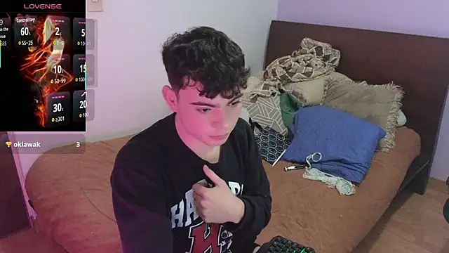 lukeboyce33 online show from May 19, 1:56 am