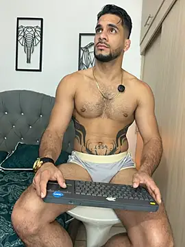 Maximiliano ford online show from May 4, 11:01 am