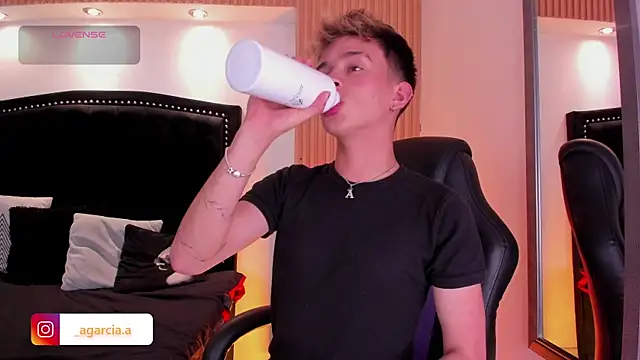 LiamWildx20 online show from April 29, 4:06 am
