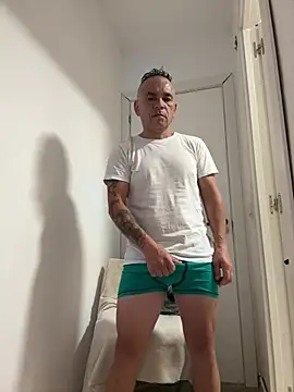 mateocali25 online show from July 7, 1:04 pm