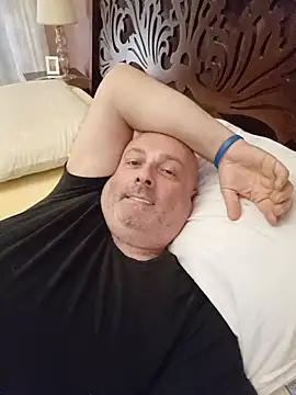 Alexis Bull online show from June 5, 1:06 pm