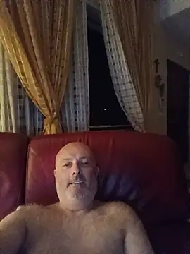 Alexis Bull online show from June 28, 11:00 pm