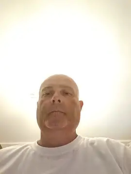 Alexis Bull online show from August 3, 9:15 am