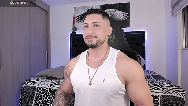 santi aesthetic online show from May 21, 1:01 am