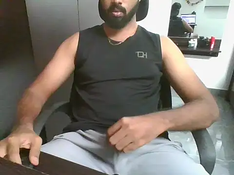 lovelyakash69 online show from May 13, 8:33 am