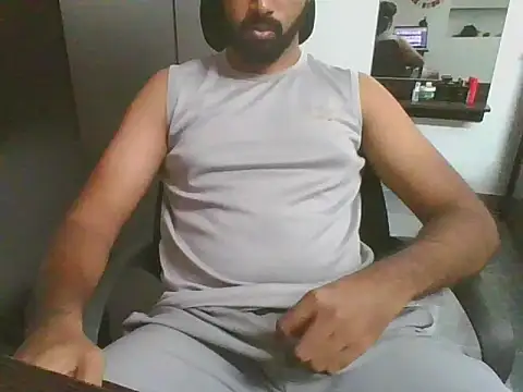 lovelyakash69 online show from May 6, 7:42 am