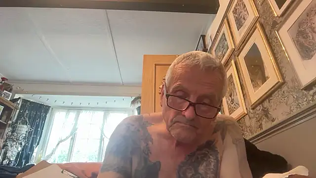 poggles online show from July 9, 3:16 pm