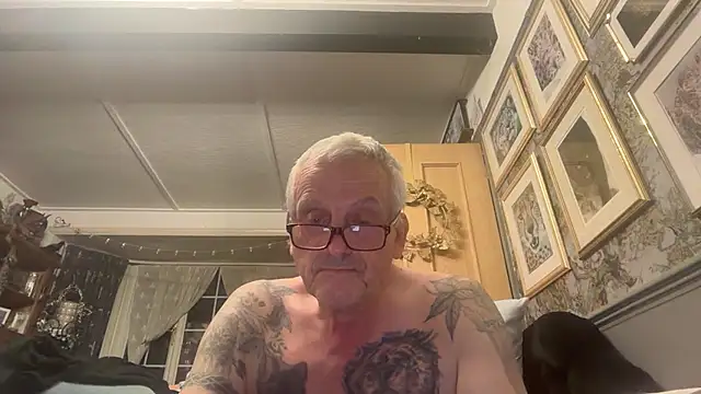 poggles online show from July 15, 9:43 pm