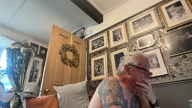 poggles online show from July 24, 6:48 pm