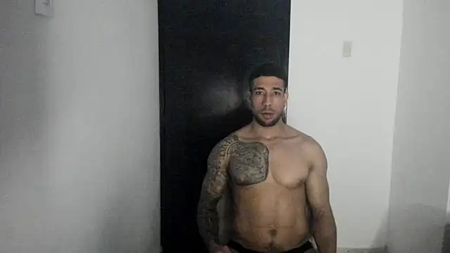 ThiagoLugo online show from May 2, 5:54 am