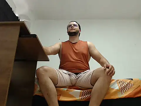 cloudsxxx online show from May 2, 5:37 pm