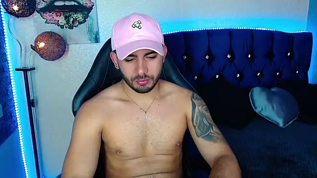 adamhairy online show from May 11, 9:23 pm