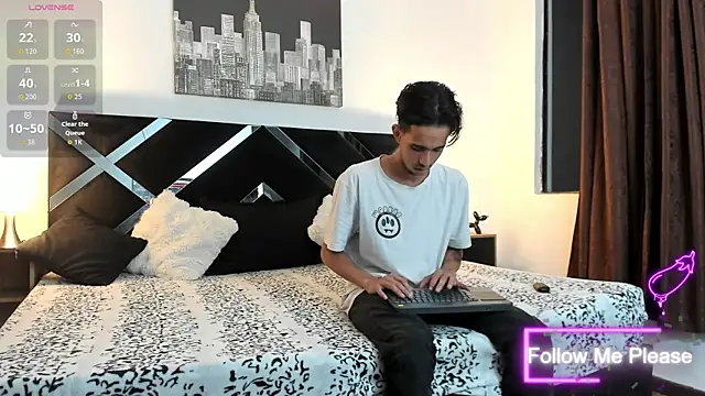 nextboywell1 online show from May 12, 3:04 am