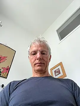 SexyLeon8 online show from June 5, 9:15 am