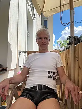 SexyLeon8 online show from June 6, 9:59 am