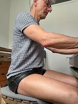 SexyLeon8 online show from June 9, 9:33 am