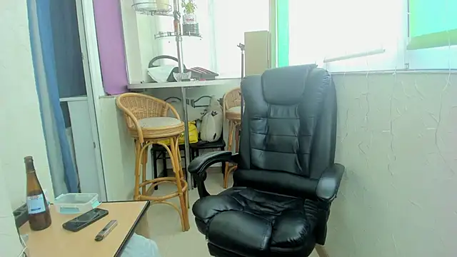 romiosabrino online show from May 19, 1:28 pm
