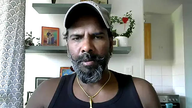 frenchblackc31 online show from May 25, 2:23 pm