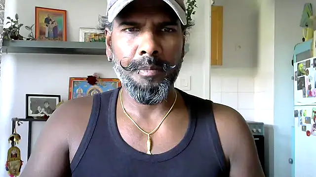 frenchblackc31 online show from May 28, 1:42 pm